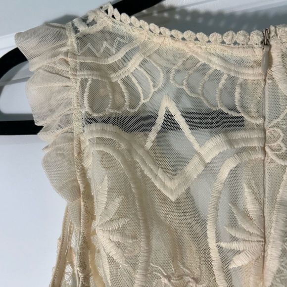Off White Lace Bodysuit - Picture 5 of 5